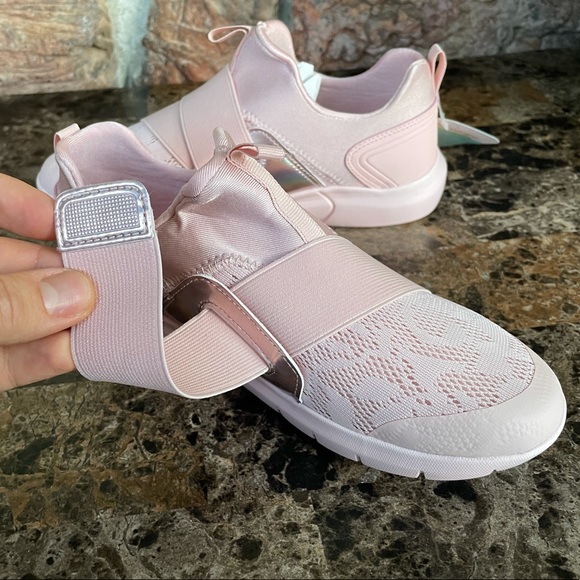 NEW Baretraps Girls' Sloane Athletic Sneakers - Picture 4 of 16